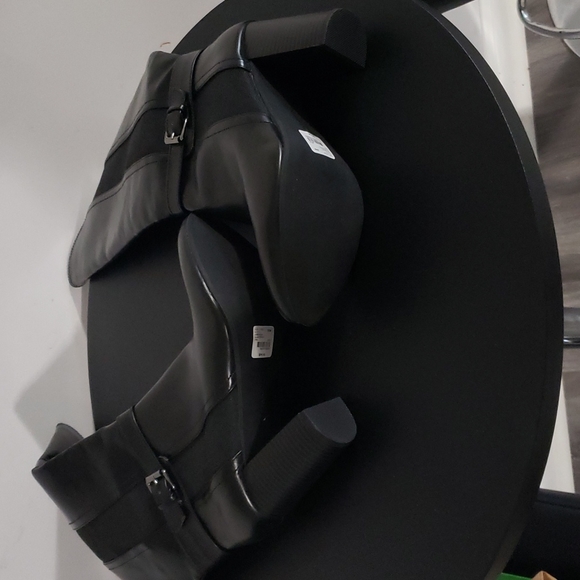 Womans Boots - Picture 3 of 3